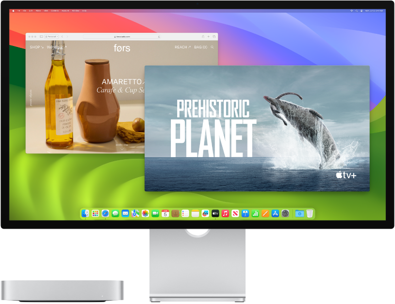 Mac mini ved siden af en skærm.