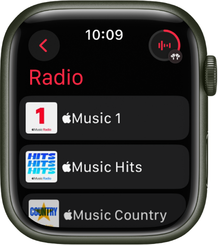 Zaslon aplikacije Radio s prikazom triju Apple Music postaja. Tipka Izvodi se nalazi se u gornjem desnom kutu. Tipka Natrag nalazi se u gornjem lijevom kutu.