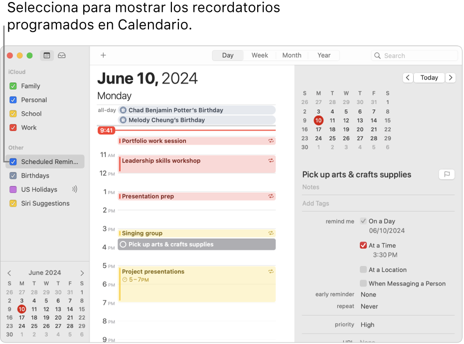 Una ventana de la app Calendario en la vista Día mostrando la lista de calendarios y la casilla Recordatorios programados seleccionada. La vista Día muestra eventos y recordatorios programados con el área para agregar recordatorios a la derecha.