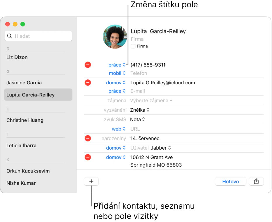 Vizitka kontaktu, na níž je zobrazen popisek pole, který lze změnit, a na dolním okraji vizitky tlačítko pro přidání kontaktu, seznamu nebo pole vizitky