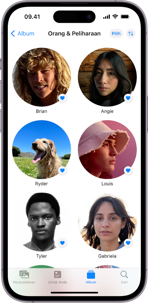 Layar Orang & Peliharaan di app Foto. Di bagian bawah layar, tab Album dipilih.