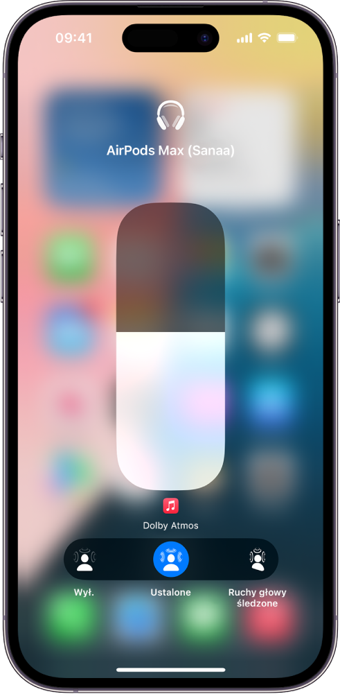 Ekran głośności w centrum sterowania pokazuje głośność słuchawek AirPods Max. Pod wskaźnikiem głośności znajdują się opcje dźwięku przestrzennego. Widoczne są opcje Wyłączone, Ustalone oraz Ruchy głowy śledzone.