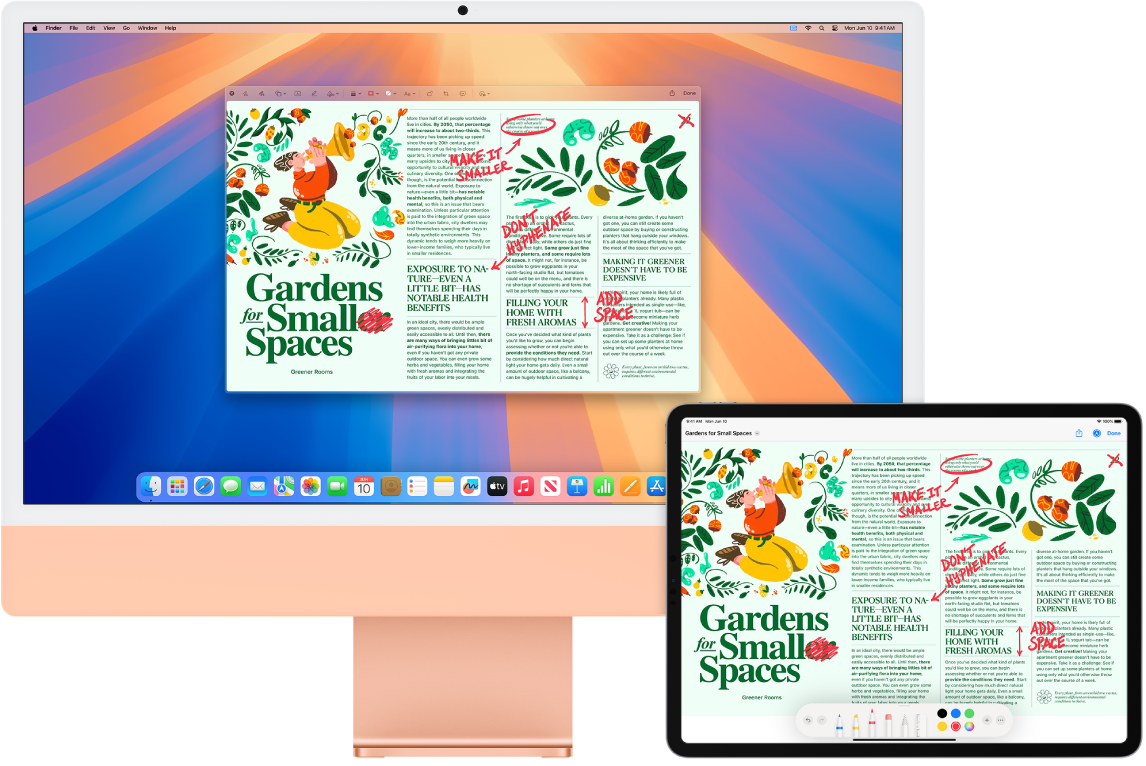 Een iMac en een iPad naast elkaar. Op beide schermen wordt een artikel weergegeven met rode markeringen zoals doorgestreepte zinnen, pijlen en toegevoegde woorden. Onder in het scherm van de iPad bevinden zich ook markeringsregelaars.