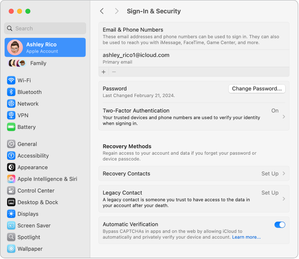 Секцията Sign-In & Security (Вход и сигурност) в Apple регистрация в System Settings (Системни настройки). От тук можете да настроите Account Recovery (Контакт за възстановяване) или Legacy Contact (Контакт за наследство).