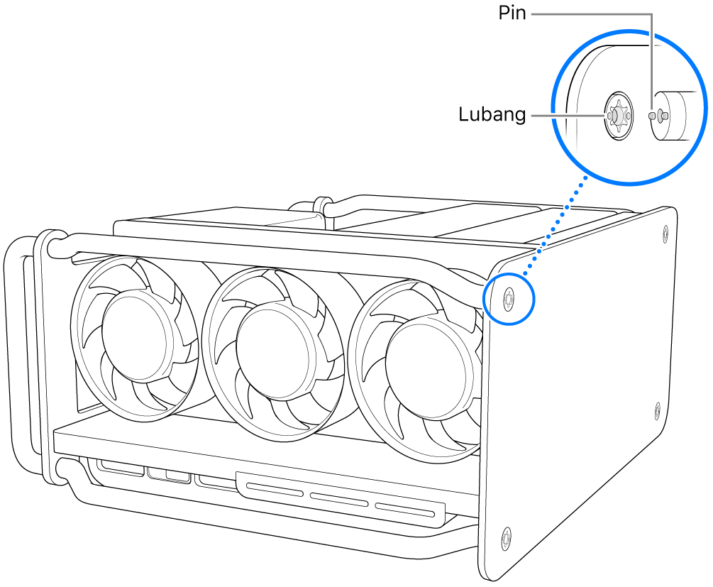 Menyejajarkan pin dengan lubang.