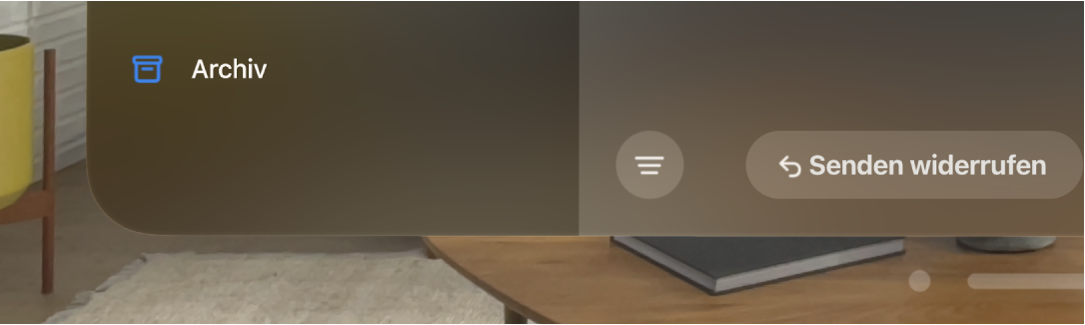 Eine Nahaufnahme der Option „Senden widerrufen“ unten in einem E-Mail-Posteingang in der App „Mail“ auf der Apple Vision Pro.