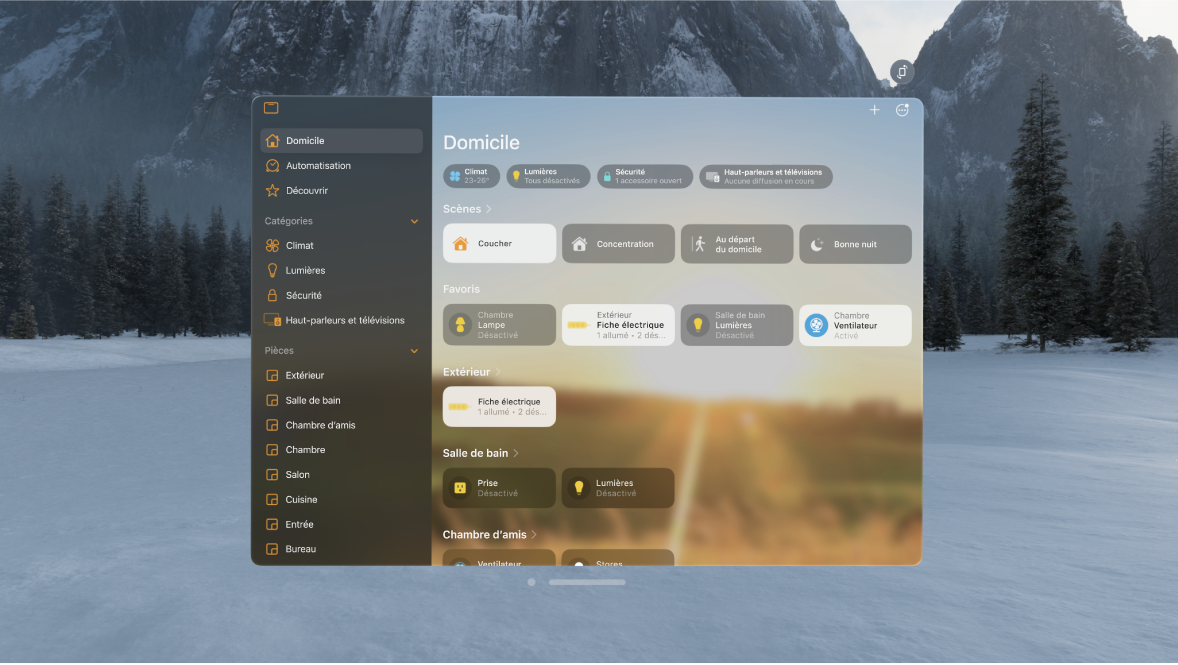 L’app Domicile sur l’Apple Vision Pro, qui affiche un domicile avec des accessoires classés par catégories et par pièces.