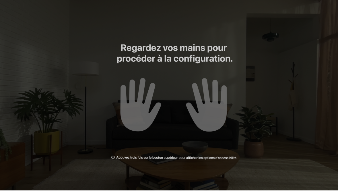 Configuration des mains sur l’Apple Vision Pro, demandant à la personne utilisatrice de regarder ses mains devant elle.