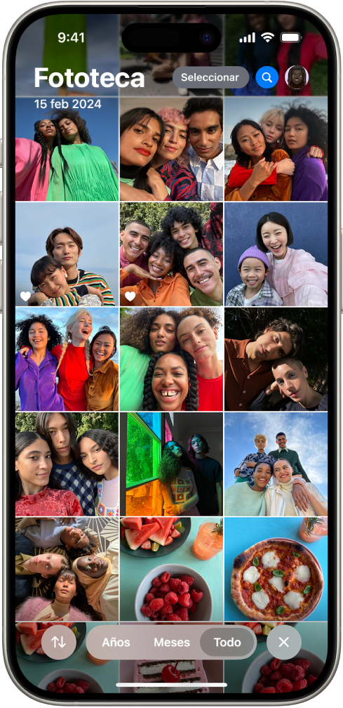 La app Fotos abierta en la cuadrícula de la fototeca. En la parte inferior de la pantalla, de izquierda a derecha, hay opciones para ordenar la fototeca, como los botones Filtrar, Años, Meses y Todo. En la esquina inferior derecha está el botón Cerrar para salir de la fototeca.