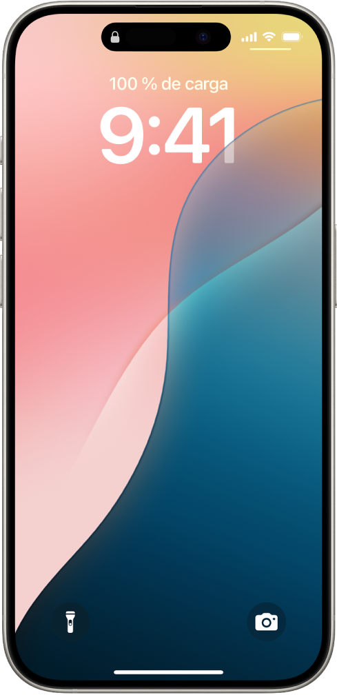 Pantalla de bloqueo del iPhone con la fecha y hora cerca de la parte superior y los iconos de las apps Linterna y Cámara cerca de la parte inferior.