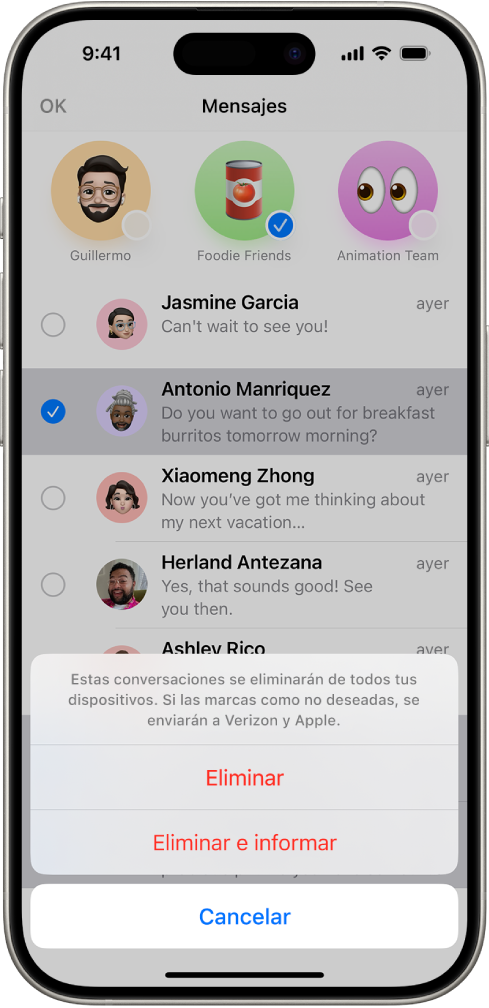 Lista de conversaciones de la app Mensajes con varias conversaciones seleccionadas y dos opciones de eliminación disponibles.