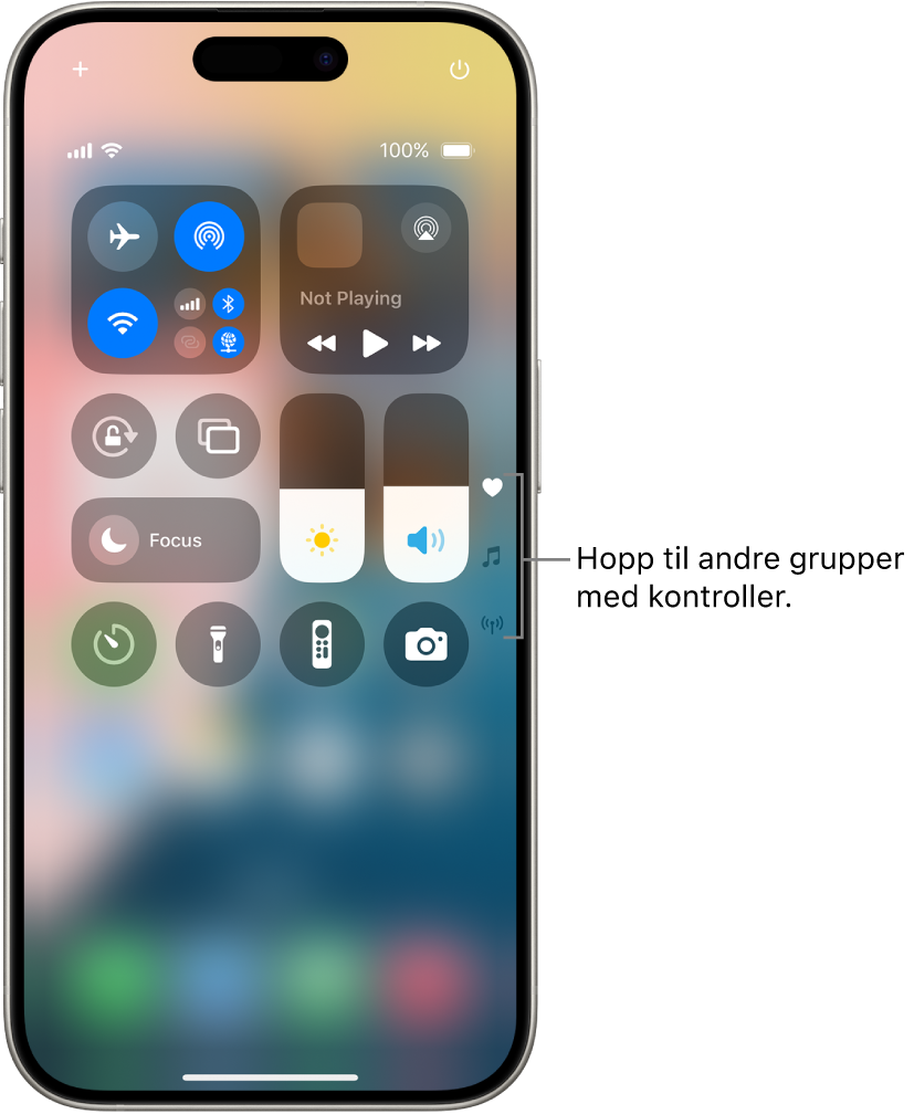 Kontrollsenter åpen på iPhone-skjermen, med symboler til høyre for å se andre grupper med kontroller.