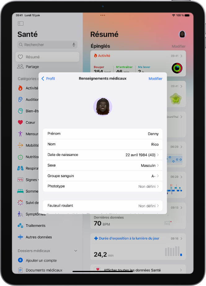 L’écran « Renseignements médicaux » qui inclut des champs pour le nom, la date de naissance, le groupe sanguin et d’autres informations.