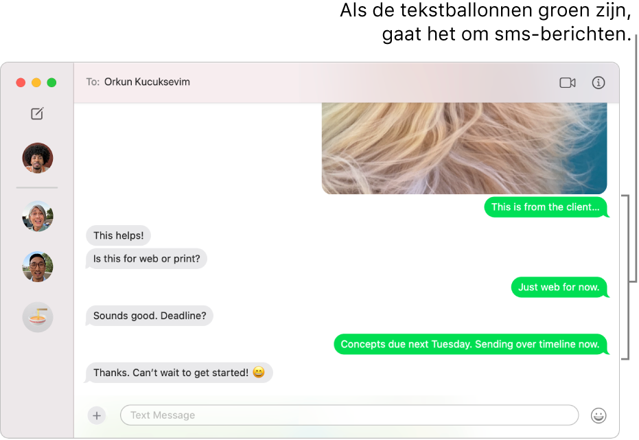 Het Berichten-venster met verschillende gesprekken in de navigatiekolom aan de linkerkant en tekst aan de rechterkant. De tekstballonnen zijn groen, wat aangeeft dat het om sms-, mms- of rcs-berichten gaat.