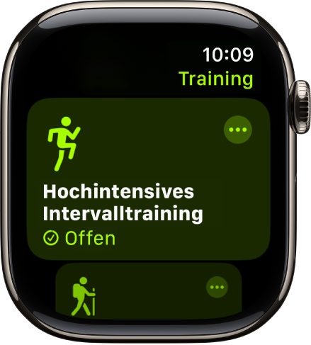 Der Bildschirm „Training“, auf dem das Training „Hochintensives Intervalltraining“ markiert ist. Die Taste „Mehr“ befindet sich oben rechts in der Trainingskachel.