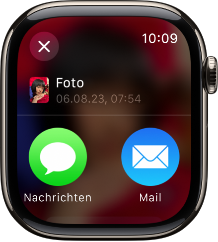 Die Anzeige „Teilen“ in der App „Fotos“. Das geteilte Foto befindet sich oben und die Tasten „Nachrichten“ und „Mail“ werden darunter angezeigt.