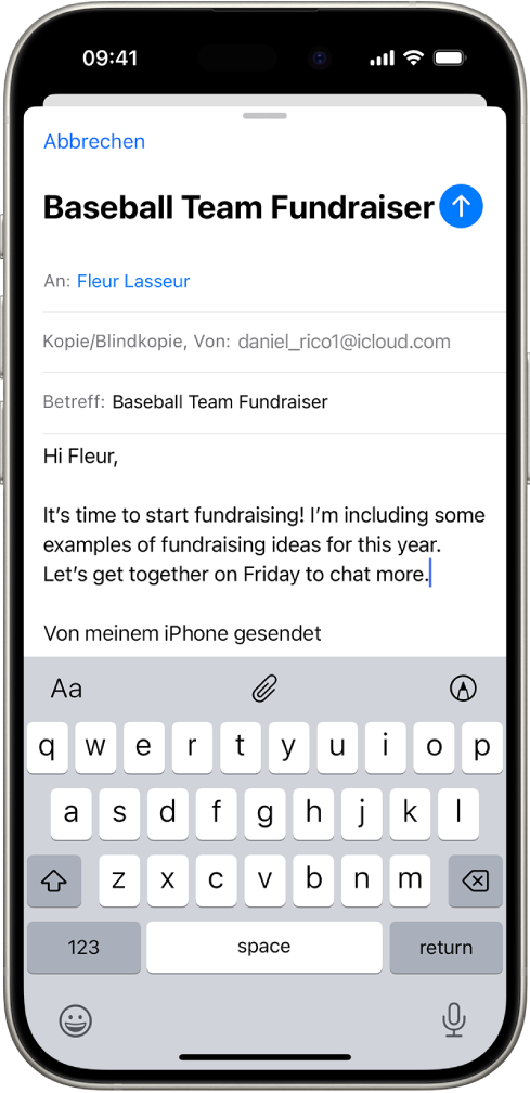 Ein Entwurf einer E-Mail mit den Optionen für Anhänge über der Tastatur.