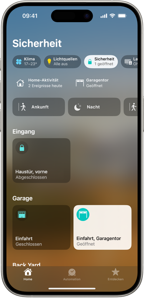 Eine Anzeige der App „Home“ zeigt eine Eingangstür und zwei Garagentore.