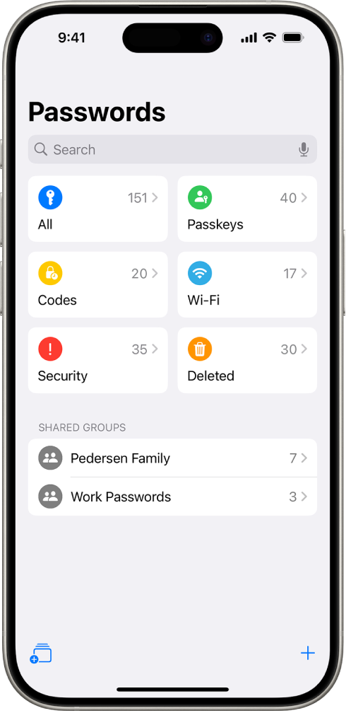 La pantalla Inicio de la app Contraseñas, con los botones Todo, Llaves de acceso, Códigos de verificación, Wi-Fi, Seguridad y Eliminado, junto con una lista de Grupos compartidos.