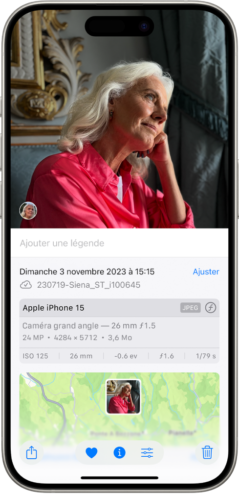 Une photo est ouverte dans l’app Photos. La moitié inférieure de l’écran présente les informations de la photo, y compris, de haut en bas, la date et l’heure, le nom du fichier, le modèle de l’iPhone ainsi que les réglages de la caméra, et un plan du lieu où la photo a été prise.