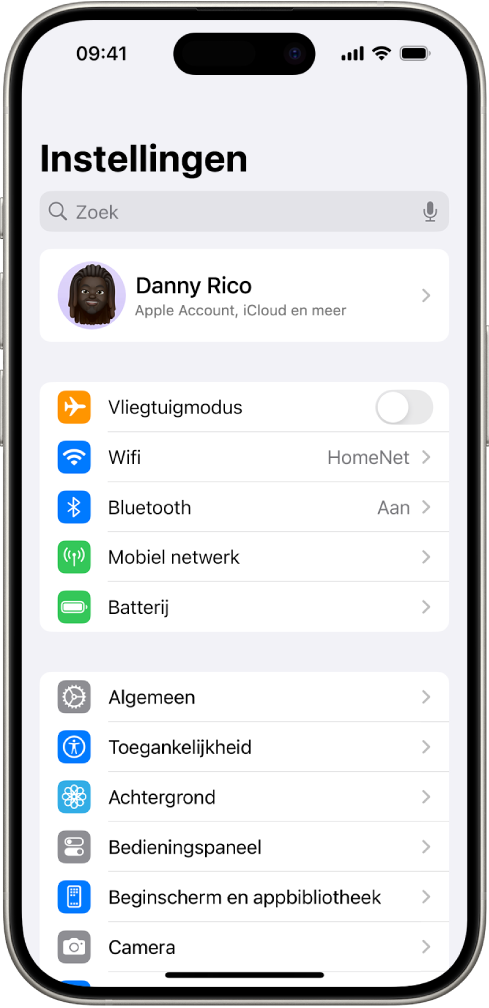 Het Instellingen-scherm, waarop te zien is dat de iPhone is verbonden met een wifinetwerk dat 'HomeNet' heet.