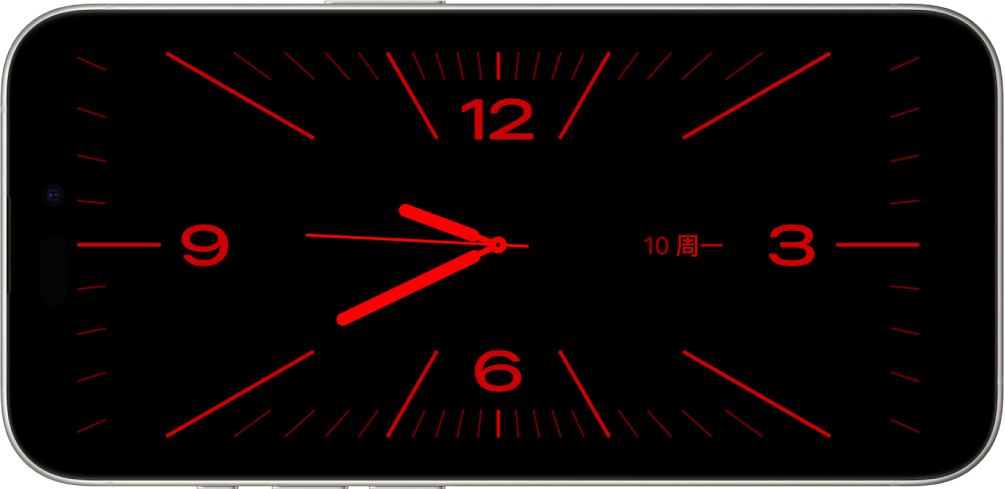 “待机显示”模式下的 iPhone 处于低环境光中，以红色调显示“时钟”和“日历”小组件。