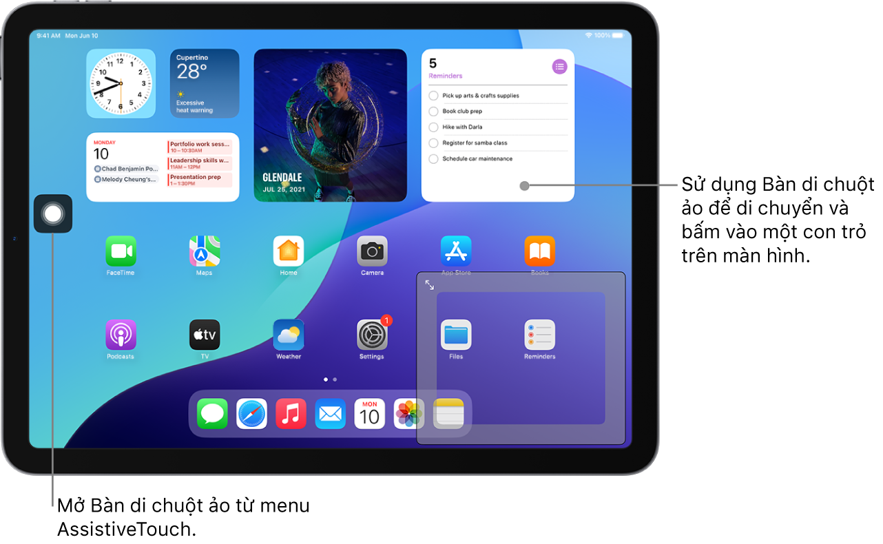 Một iPad có bàn di chuột ảo được hiển thị ở góc của màn hình. Trên màn hình còn có menu AssistiveTouch (được sử dụng để mở bàn di chuột) và con trỏ (được điều khiển bằng bàn di chuột).