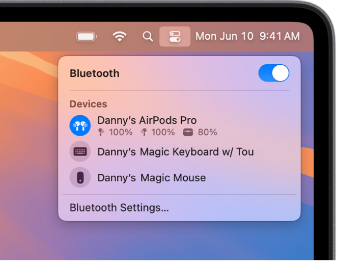 O Menu do Bluetooth abre na Central de Controle com os AirPods Pro de Danny conectados.