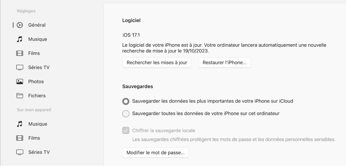 La fenêtre principale dʼ« Appareils Apple » montrant le logiciel, la sauvegarde et dʼautres options