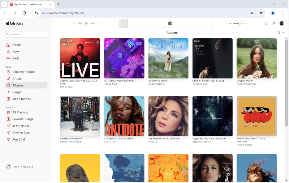 Das Fenster „Apple Music“ in Chrome mit einer Mediathek mit mehreren Alben.