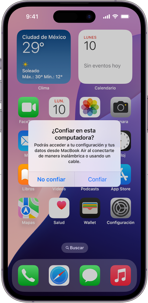 Un iPad mostrando el mensaje de alerta “¿Confiar en esta computadora?”. cuando se conecta por primera vez a una MacBook Air.