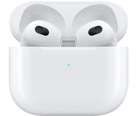 Les AirPods 3 dans leur boîtier de charge.