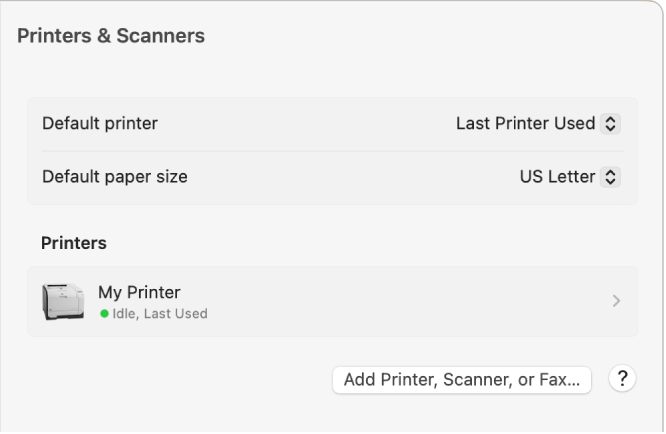 De instellingen voor 'Printers en scanners' met de pop‑upmenu's 'Standaardprinter' en 'Standaardpapierformaat'.