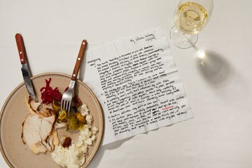 a plate with thanksgiving food and a handwritten letter