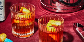 Drink, Campari, Old fashioned, Negroni, Alcoholic beverage, Old fashioned glass, Sazerac, Distilled beverage, Punch, Whiskey sour, 