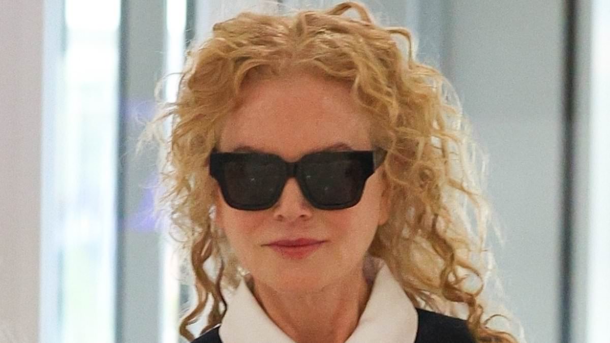 Nicole Kidman Suffers A Wardrobe Malfunction: 