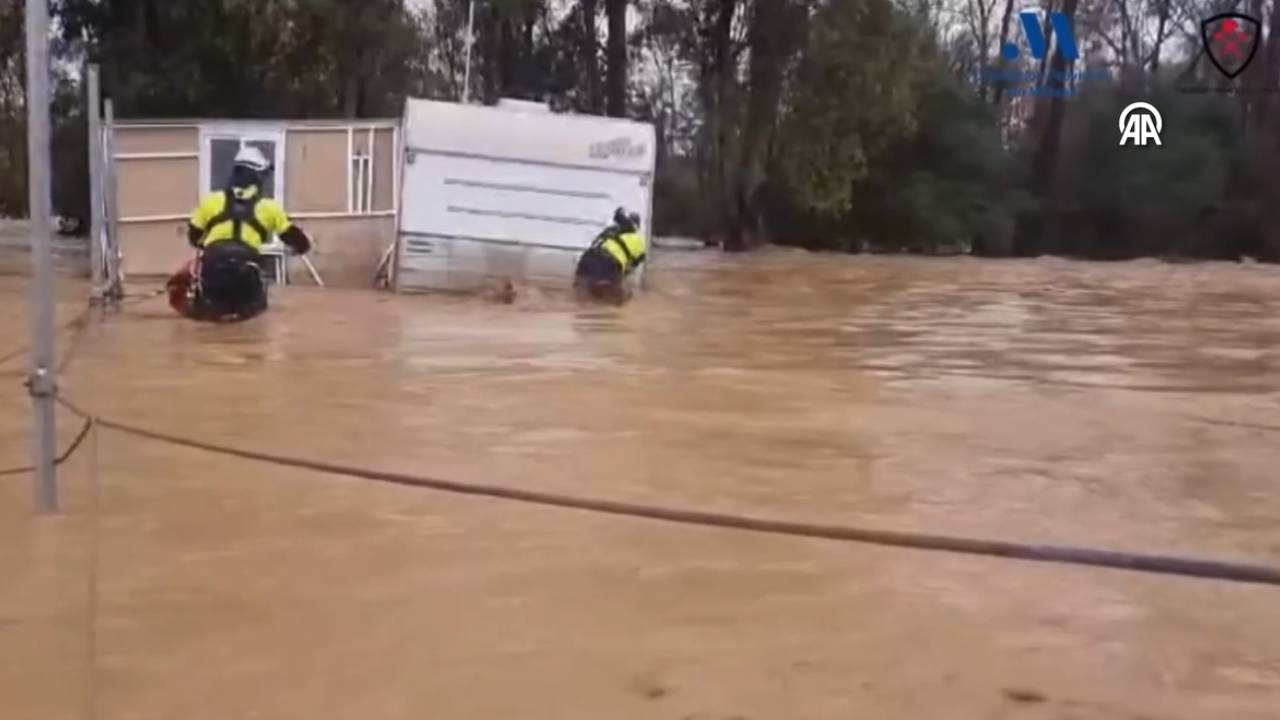 İspanya'yı sel vurdu: Kayıplar artıyor...