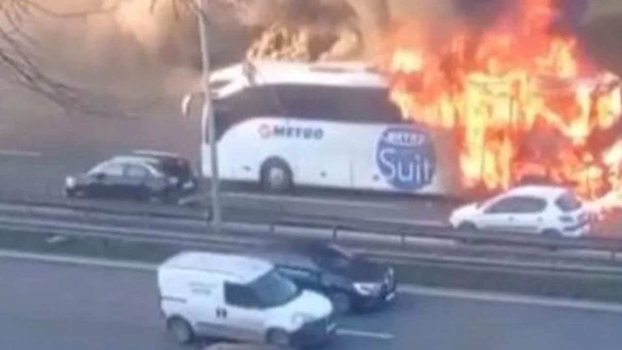 İstanbul'da şehirlerarası yolcu otobüsü alev topuna döndü