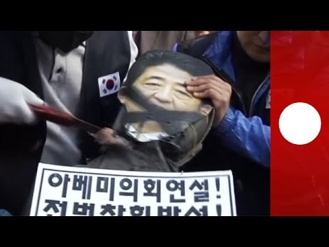 Enraged S.Korea protesters behead effigy of Japan Prime Minister