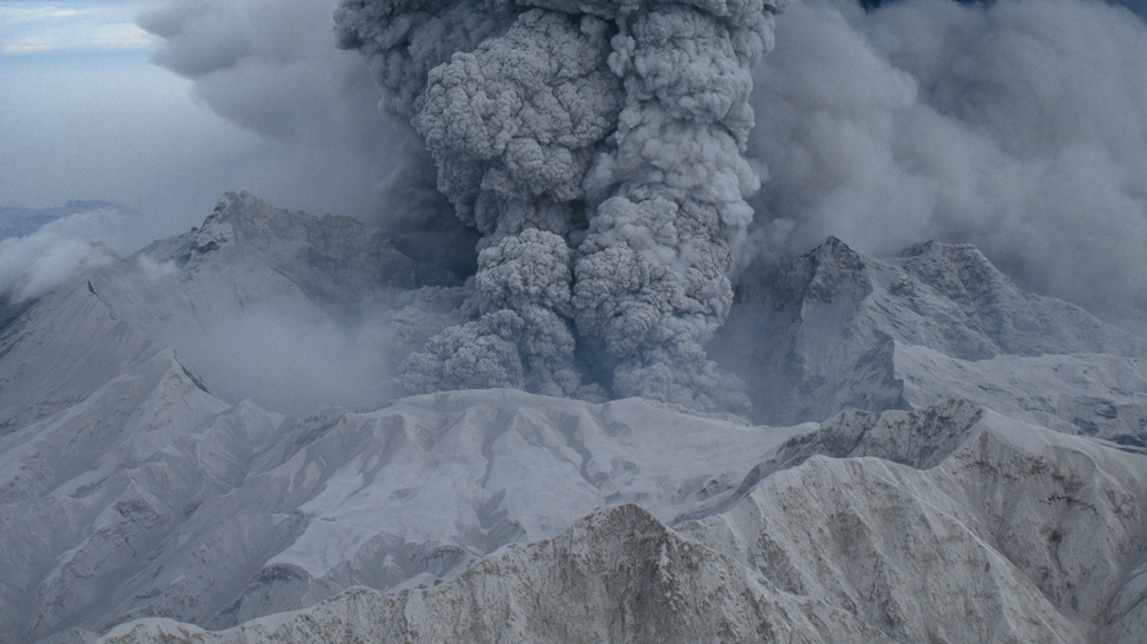 Mount Pinatubo erupting