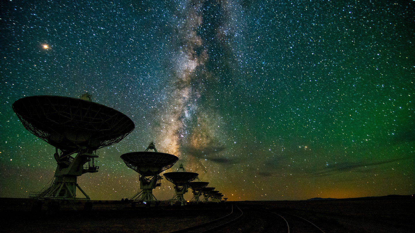 a row of radio telescopes at the Very Large Array