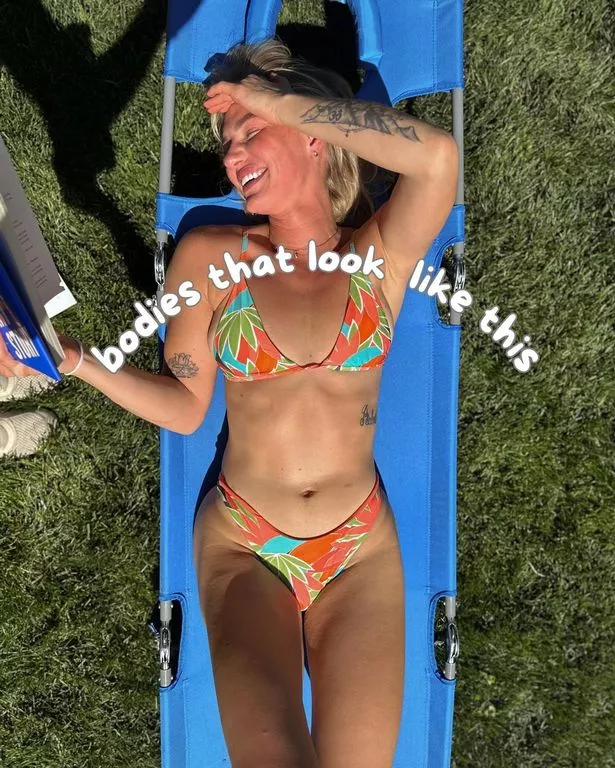 Mik Zazon flaunted her natural body to show she isn't "perfect"