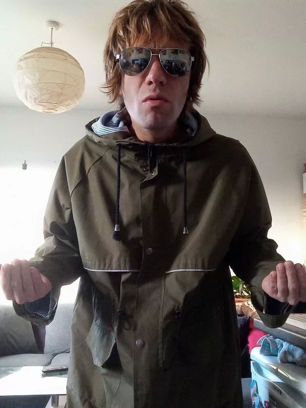 Liam Gallagher look-a-like barman 