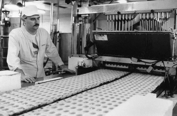 Taveners Sweets, Liverpool, eclairs on production line. October 28, 1991