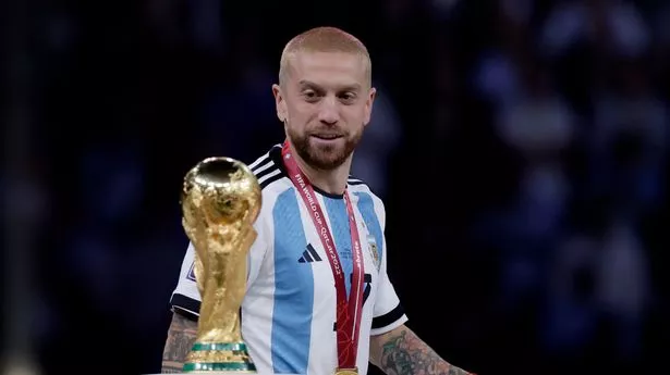 LUSAIL CITY, QATAR - DECEMBER 18: Papu Gomez of Argentina celebrates the World Cup victory with the trophy during the World Cup match between Argentina v France at the Lusail Stadium on December 18, 2022 in Lusail City Qatar (Photo by Eric Verhoeven/Soccrates/Getty Images)