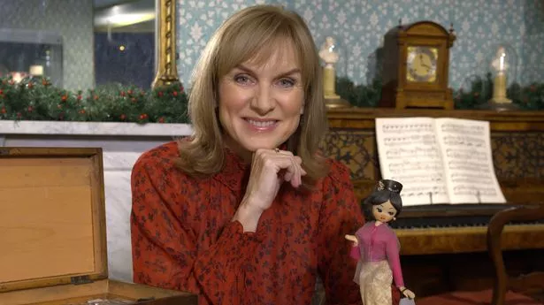 Antiques Roadshow fans lost for words after huge Fiona Bruce revelation