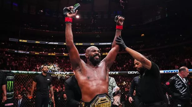 Jon Jones retained his heavyweight title