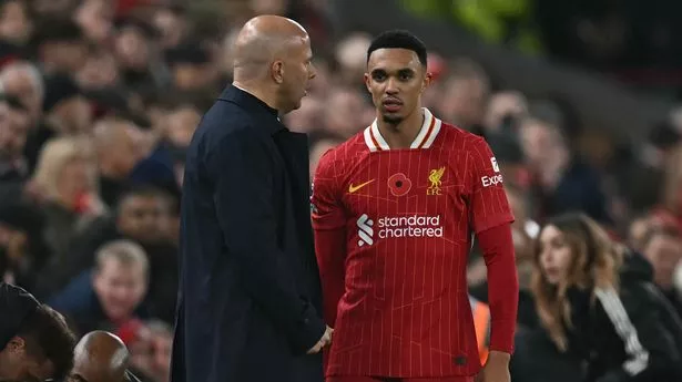 Arne Slot speaking with Trent Alexander-Arnold