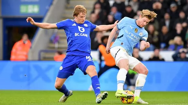 Kevin De Bruyne on the ball against Leicester