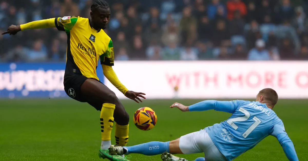 Argyle's Mustapha Bundu takes on Coventry City left-back Jake Bidwell during the Championship match at the Coventry Building Society Arena on Thursday, December 26, 2024 - Photo: Jake Manuell/PPAUK